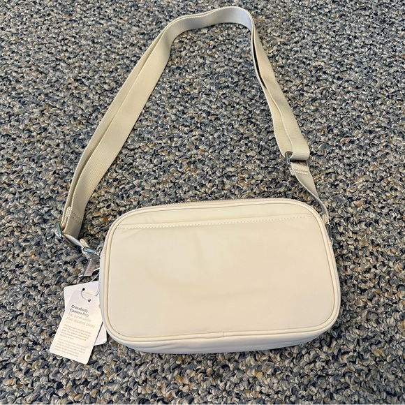 lululemon athletica Bags Nwt Lululemon Crossbody Camera Bag 2l